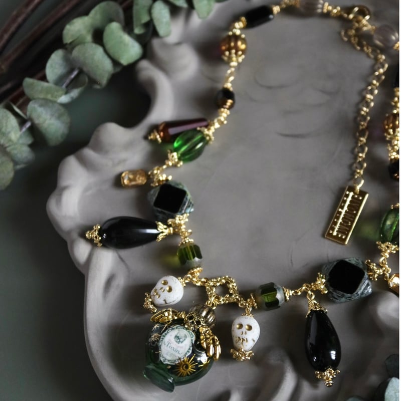 PSB-2】小さな毒瓶のビーズネックレス | ピヨノメ 造形舎