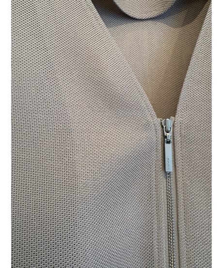 メッシュタック入りジレ
