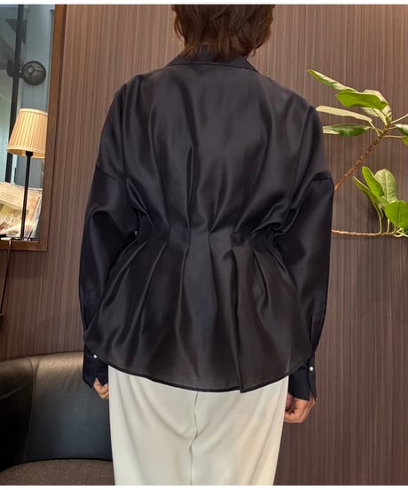 『Nolley's』パール釦スキッパータックブラウス
