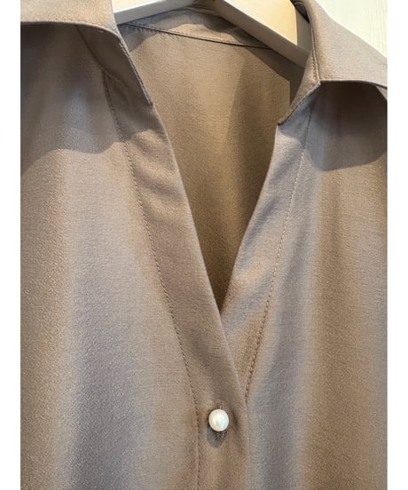 『Nolley's』パール釦スキッパータックブラウス