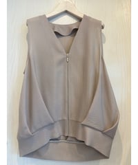 メッシュタック入りジレ
