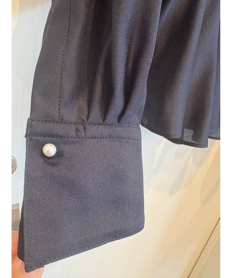 『Nolley's』パール釦スキッパータックブラウス