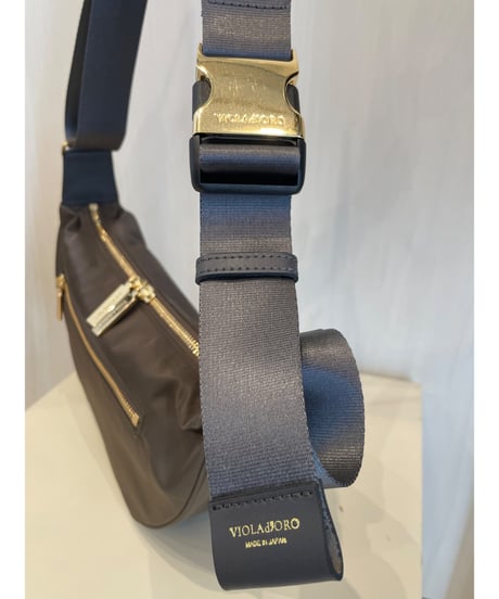 『VIOLADORO』ナイロン素材ボディバック   V－2247