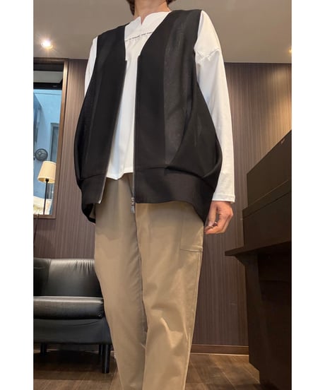 メッシュタック入りジレ