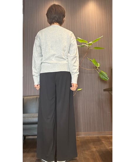 『リリイト』クルーネックロゴニット