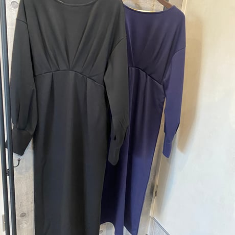 Praia  タックデザインカットワンピース
