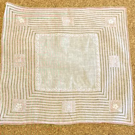 汕頭刺繍 | STORES