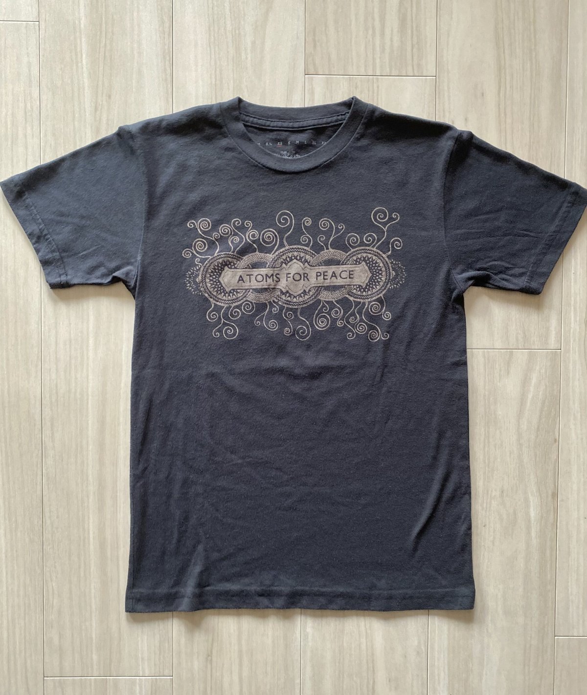 ATOMS FOR PEACE 2013 Tシャツ 赤 ATOMS FOR PEACE 2013 Tシャツ 赤 - メルカリ