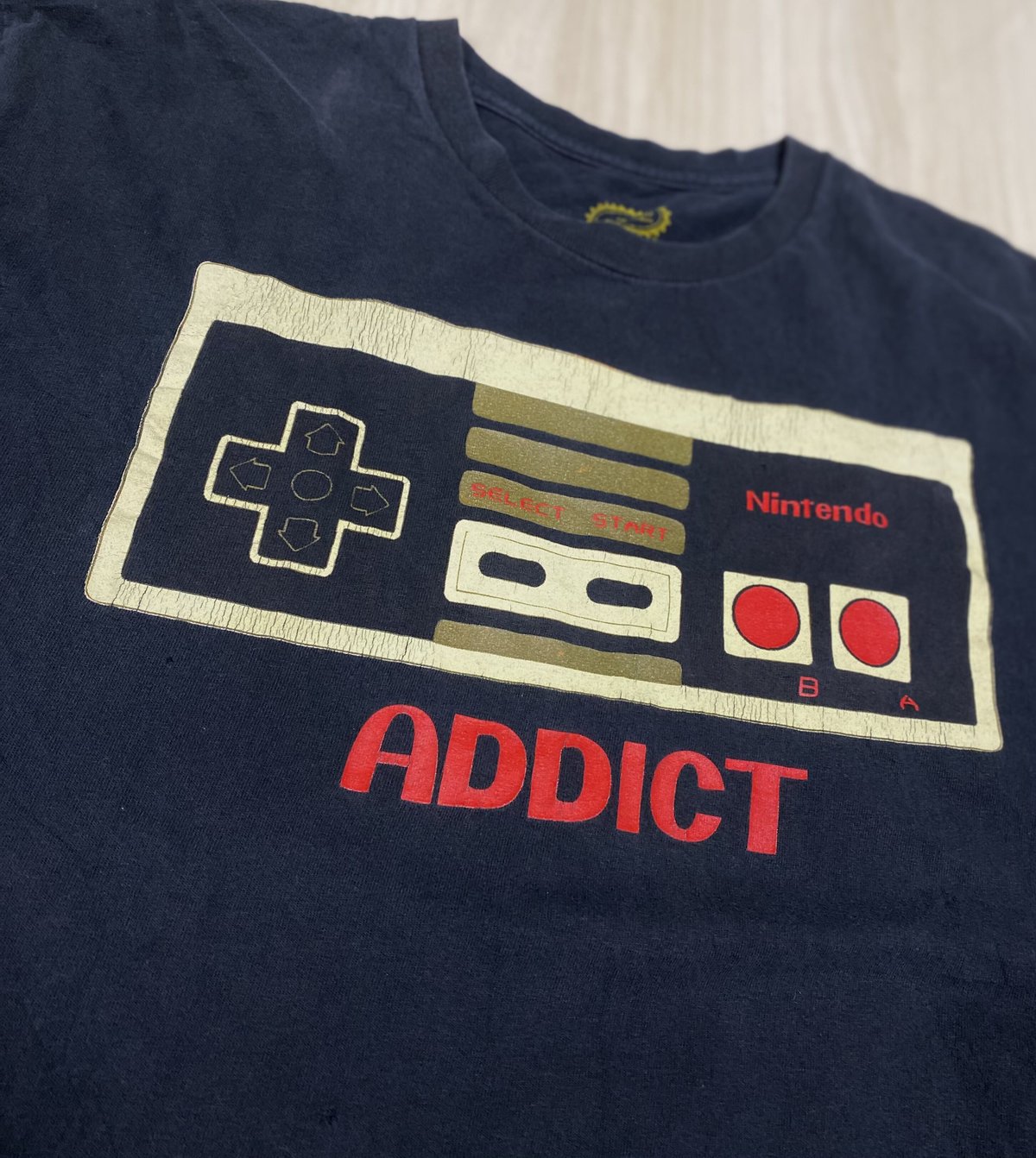 古着】NINTENDO ADDICT T-Shirt | The Three Goats 古着】NINTENDO ADDICT T-Shirt | The Three Goats