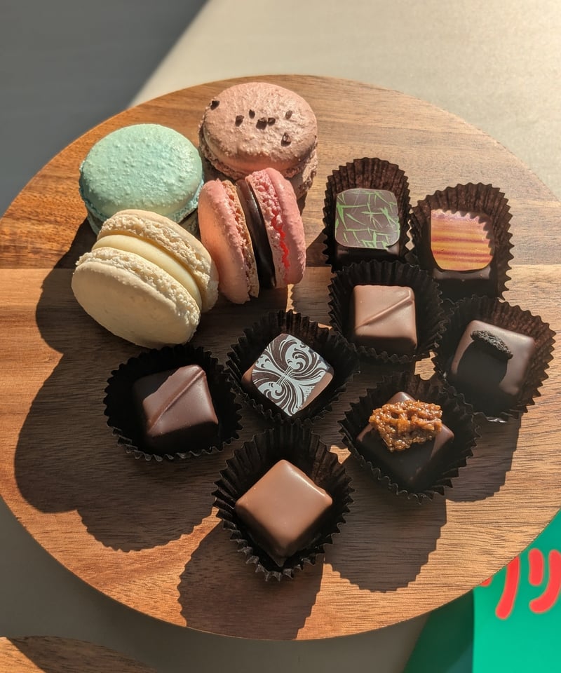 3185 マカロン ピカール公式】4種類のミニマカロン（チョコレート、カシス