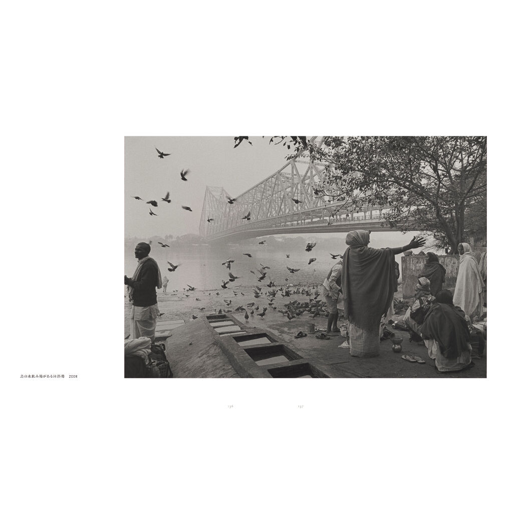 SHANTI　鬼海弘雄 PERSONA 最終章』と双璧をなす珠玉の写真集。透明度の高い色ニス