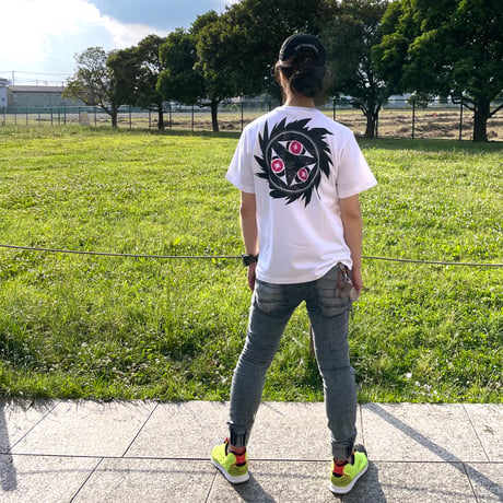【せいぜいがんばれ！魔法少女くるみ × messa store】暗黒ホエールズ曼荼羅Tシャツ-WHITE-