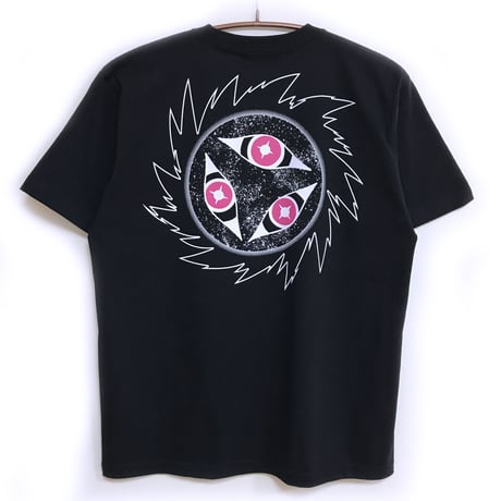 【せいぜいがんばれ！魔法少女くるみ × messa store】暗黒ホエールズ曼荼羅Tシャツ-BLACK-