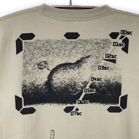 【NieA_7 × messa】母船遠望Tシャツ-SAND KHAKI-