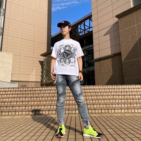 【せいぜいがんばれ！魔法少女くるみ × messa store】暗黒ホエールズ曼荼羅Tシャツ-WHITE-