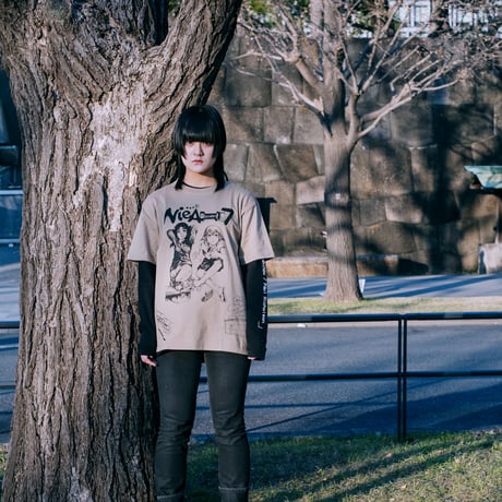 【NieA_7 × messa】母船遠望Tシャツ-SAND KHAKI-
