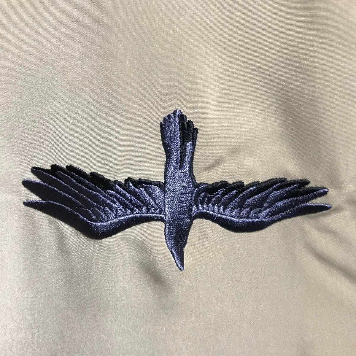 灰羽連盟 × messa store　ラッカ刺繍シルキーオープンカラーシャツ 灰羽連盟 × messa store】ラッカ刺繍シルキーオープンカラー