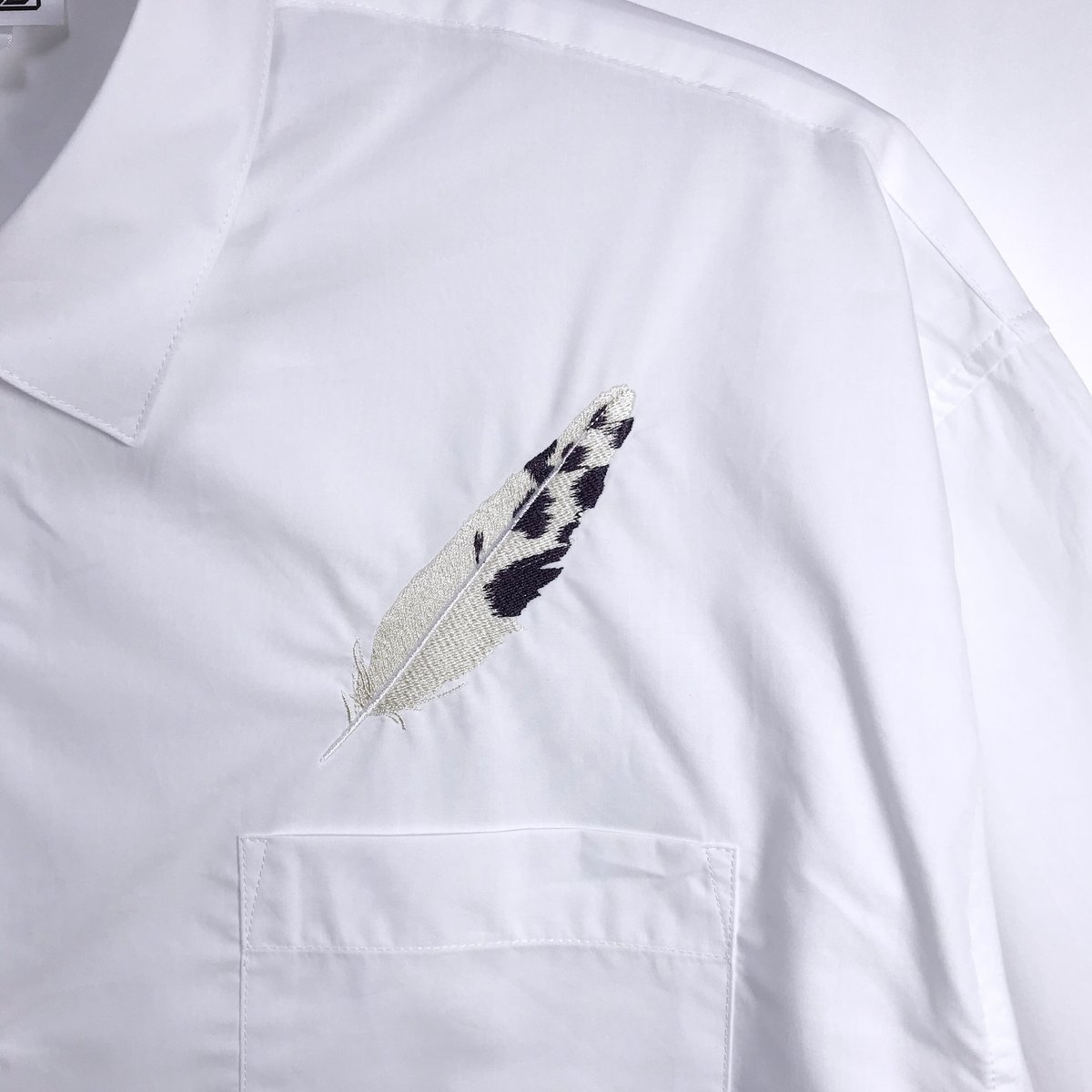灰羽連盟 × messa store】灰羽刺繍ルーズフィットシャツ-WHITE
