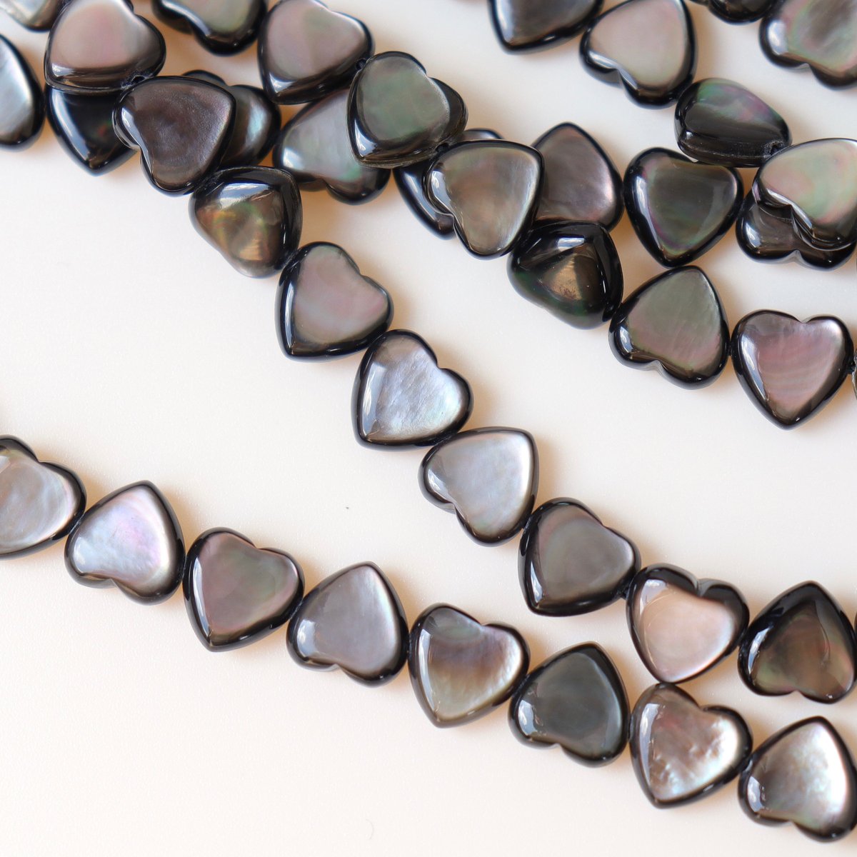 ハートの石 ハート石が出現しました。 神社にあるハートは猪目といって火伏せの