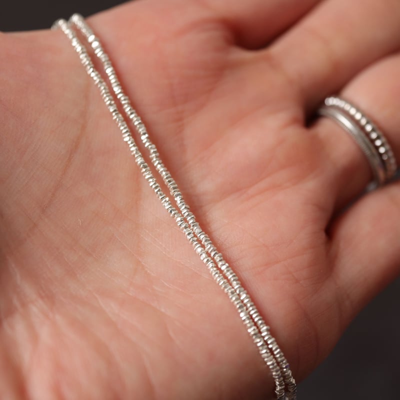 カレンシルバー・ソリッドビーズのシリコンゴムブレスレット カレンシルバー・ソリッドビーズのシリコンゴムブレスレット