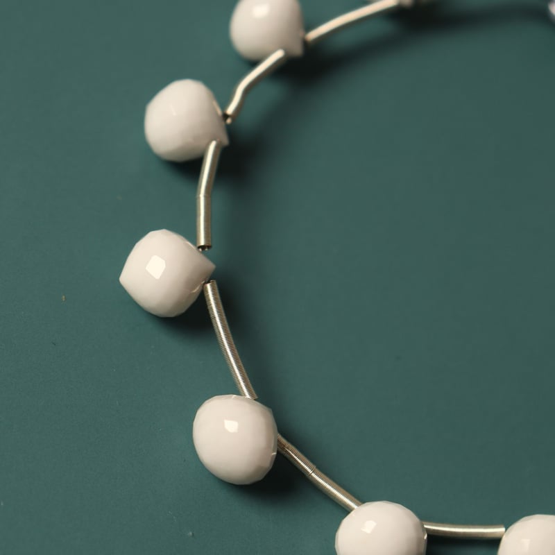 B-736 ホワイトカルセドニー ボトムポインテッドオニオン | EREN