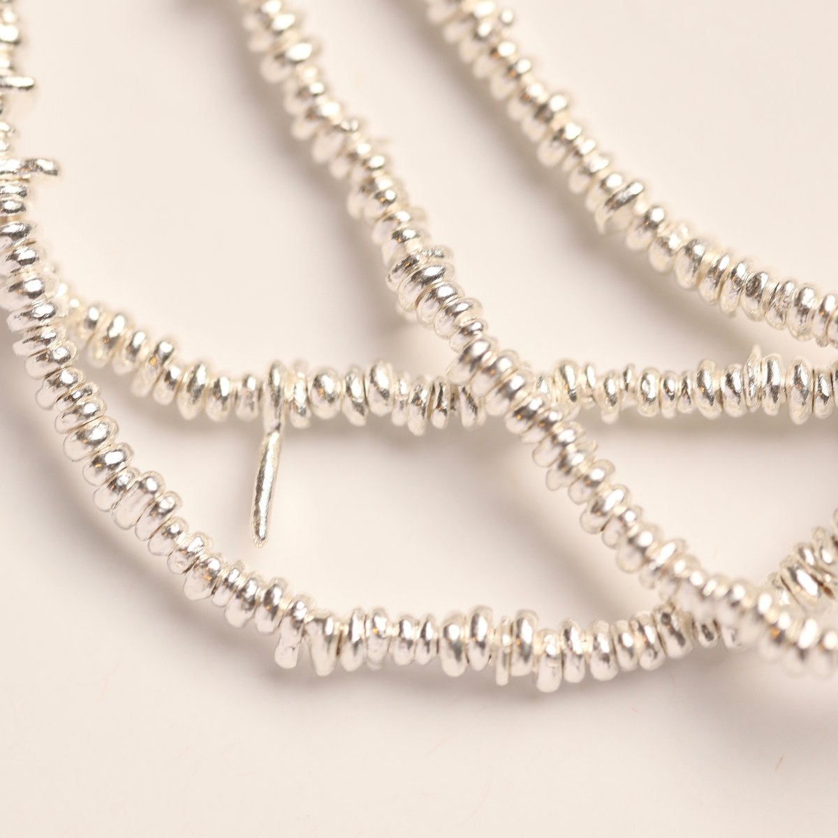 KB-013 カレンシルバー小ビーズM 半連 | EREN gemstonesエレンジェムス