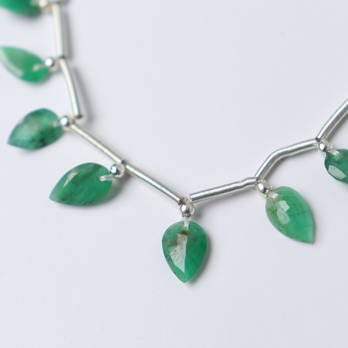 B-576 サコタエメラルド リーフペアシェイプ | EREN gemstones
