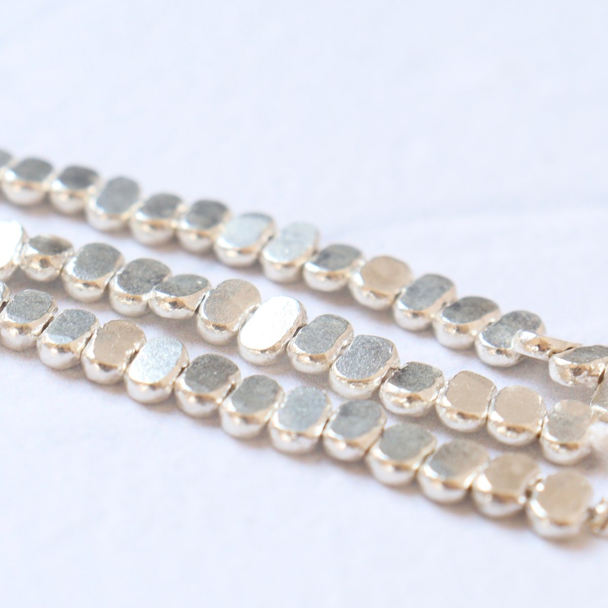 KB-057 カレンシルバー フラットオーバルビーズ | EREN gemstones