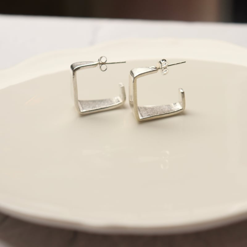 KA-061 カレンシルバー スクエアピアス | EREN gemstonesエレンジェム