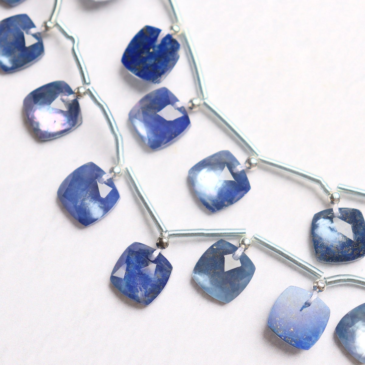 ラピスラズリ　蝶々 ラピスラズリ 天然石 メタルパーツ 蝶々ブレスレット | iichi