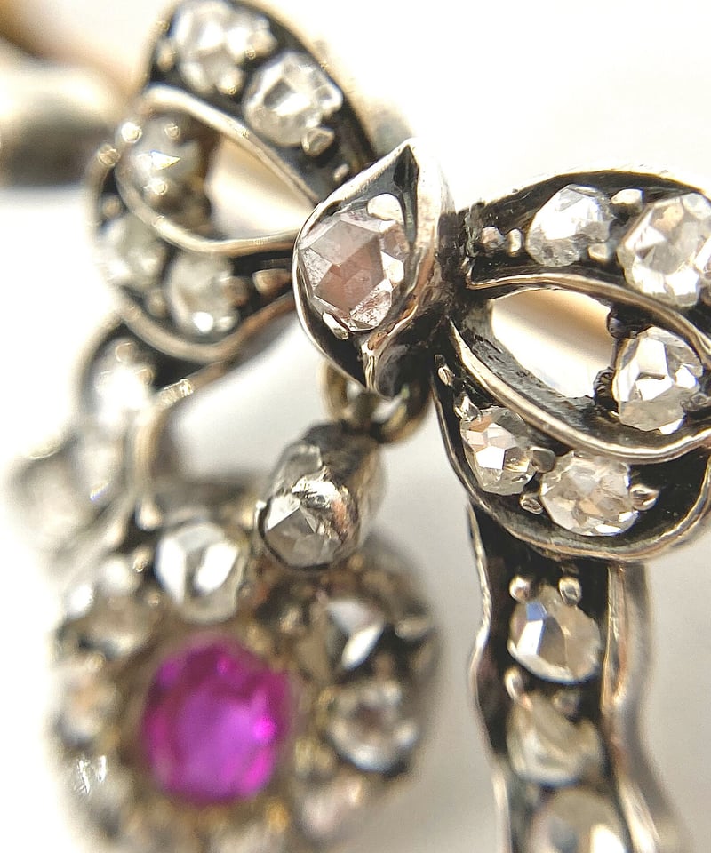 ブローチ♥リボン♥ダイヤ、ルビー♦アンティーク Diamond Ruby bow brooch | ANNIE'S ANTIQUES