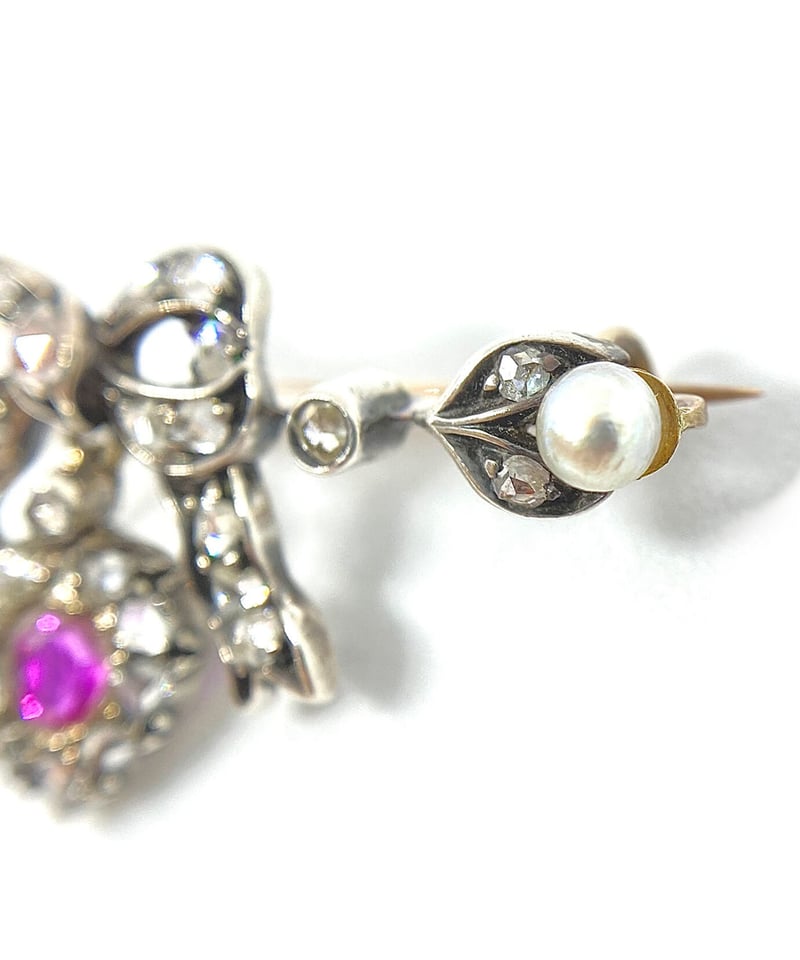 Diamond Ruby bow brooch | ANNIE'S ANTIQUES