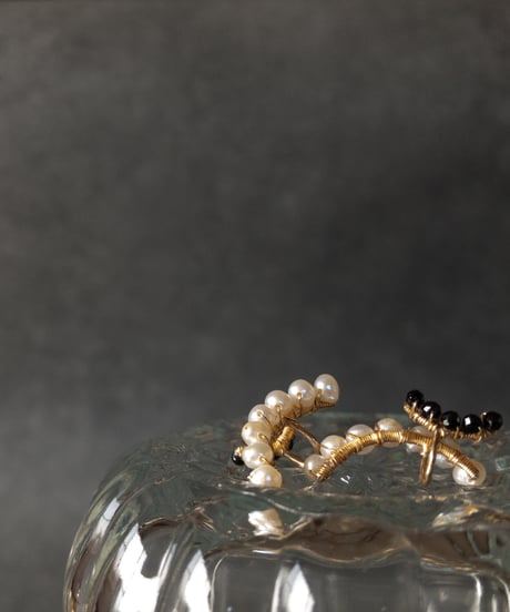 【14kgf】リバーシブルイヤリング 〜 淡水真珠＆ブラックスピネル