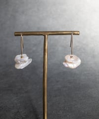 【14kgf】ピアス 〜 花びら真珠