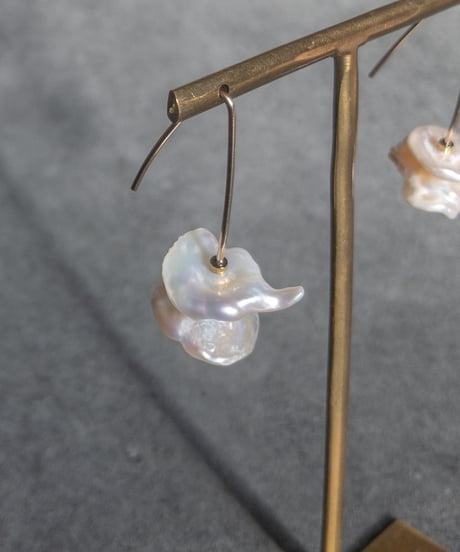 【14kgf】ピアス 〜 花びら真珠