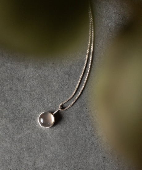 【sv 925】1粒ペンダントのネックレス 〜 マザーオブパール＆スモーキークォーツ
