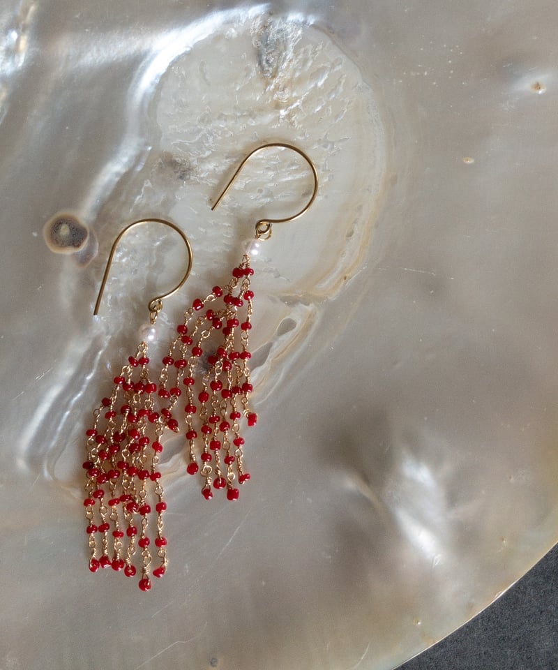 14kgf】赤のシャンデリアピアス 〜 ヴィンテージビーズ ＆ 淡水パール