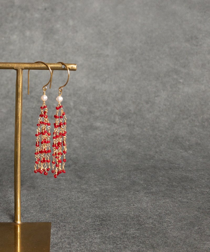 14kgf】赤のシャンデリアピアス 〜 ヴィンテージビーズ ＆ 淡水パール