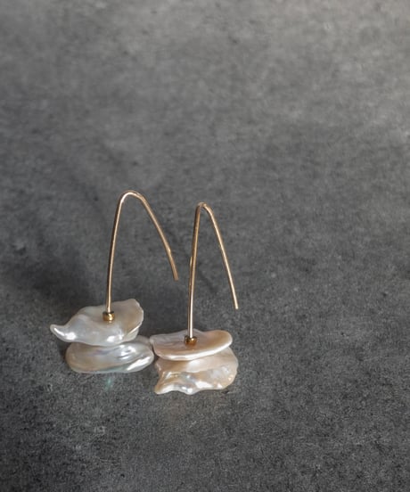 【14kgf】ピアス 〜 花びら真珠