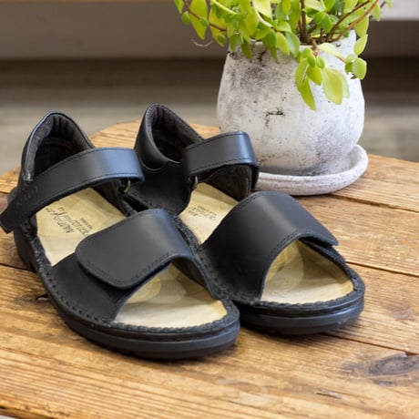美品✨ 1piu1uguale3 CROISSANT SANDAL サンダル STORES サンダルの