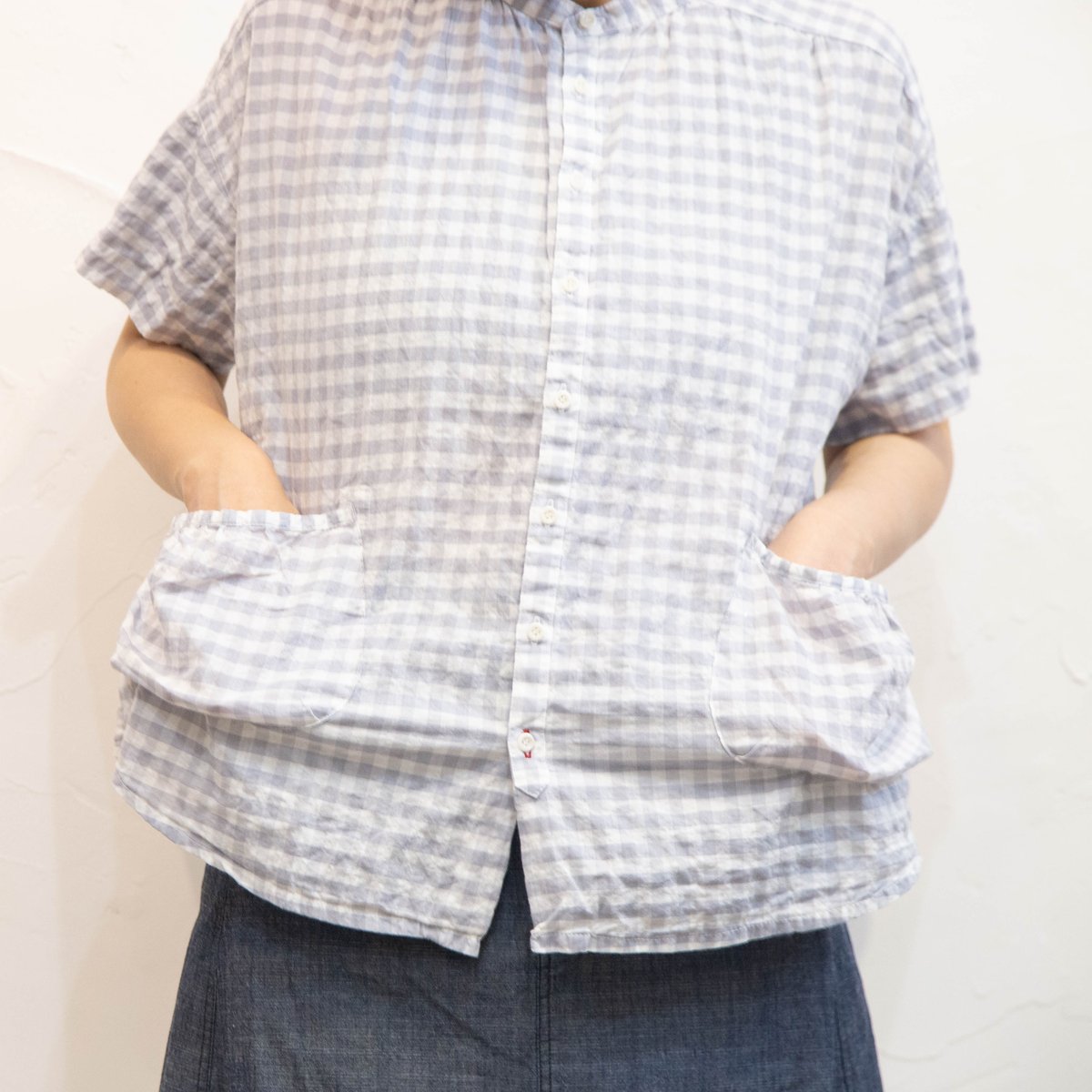 快晴堂　ゆらぎギンガムチェック　半袖スタンド背タックシャツ　ネイビー　2025 fit=scale-down,w=1200