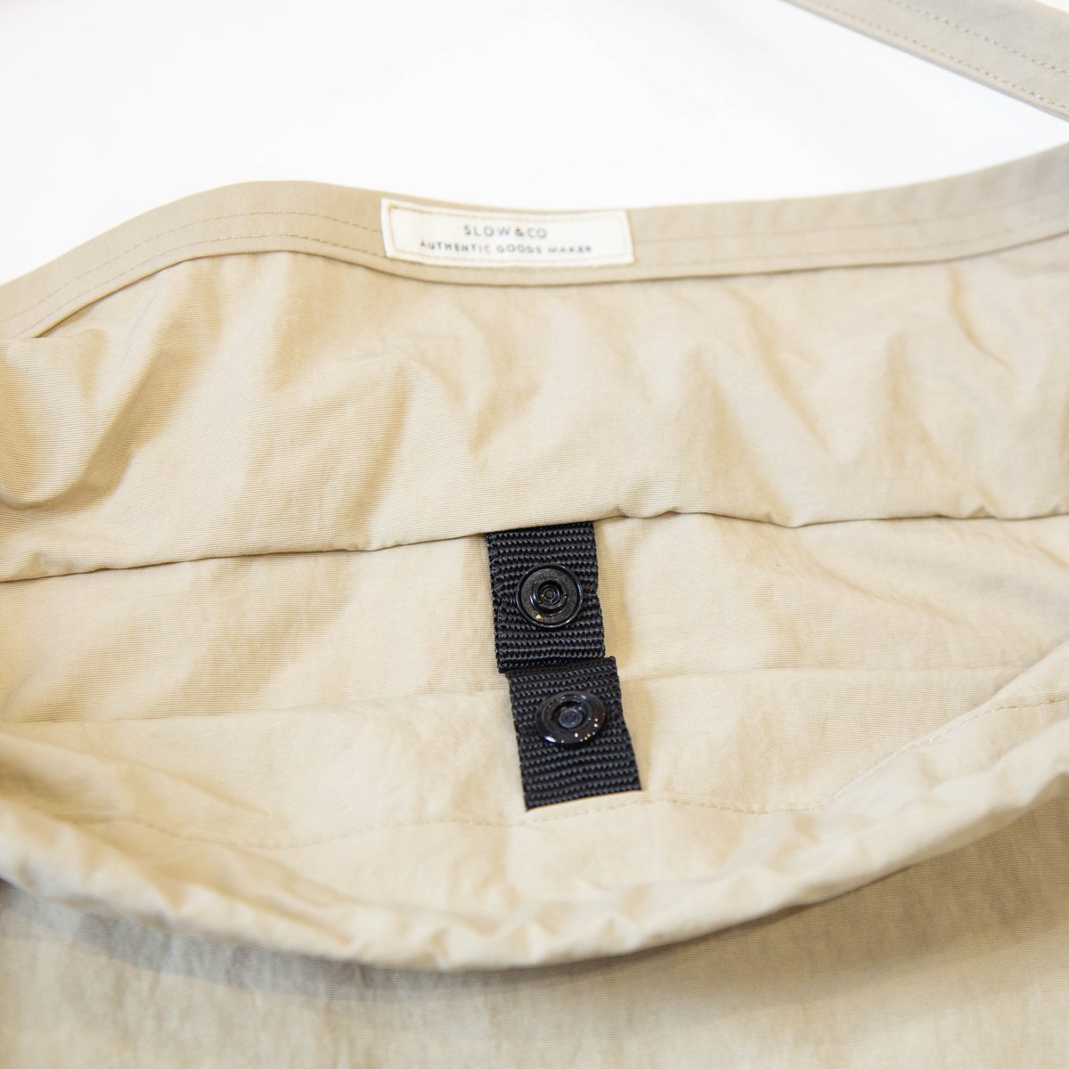SLOW（スロウ） 586S136P span nylon red cross shoulde