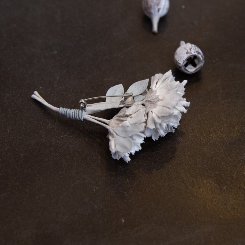 grin（グリン）8241A-004 アトリエ染花 グラデフラワーブローチ