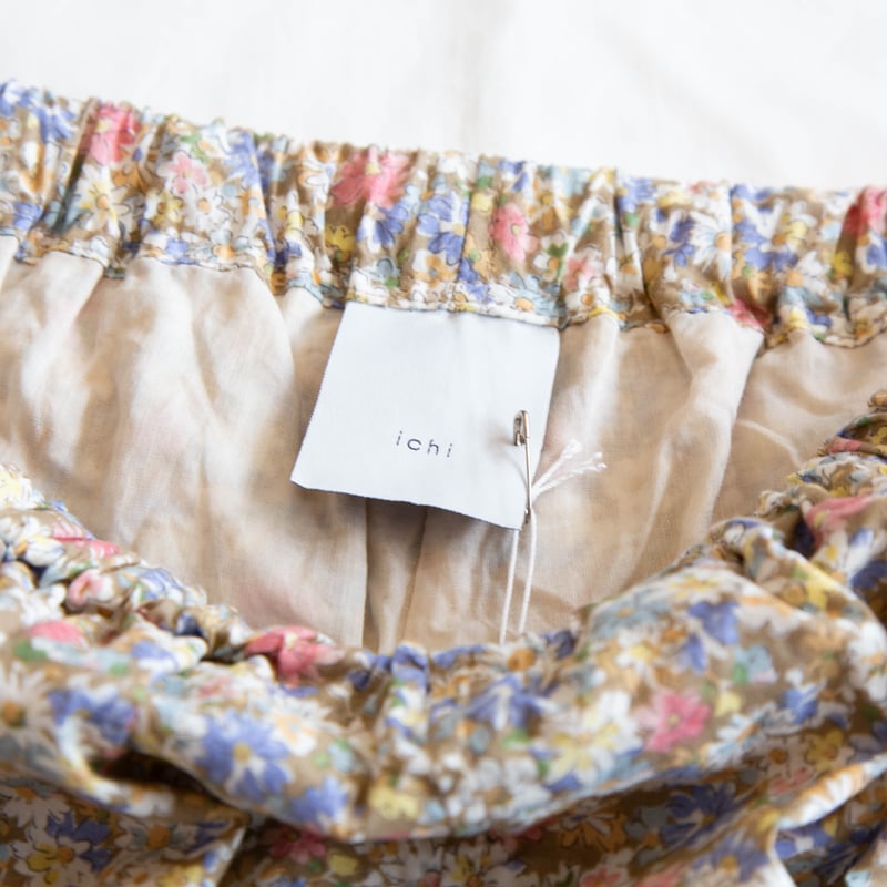 【お休み中です出品】 ichi（イチ）250111 フラワープリント パンツ | casual