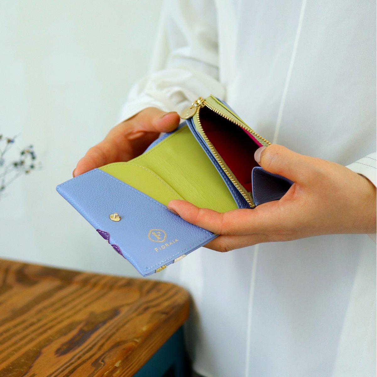 箱付き【FIORAIAフィオライア】パンジー二つ折り財布 パンジー / 2つ折りミニウォレット｜アップリケ財布 FIORAIA