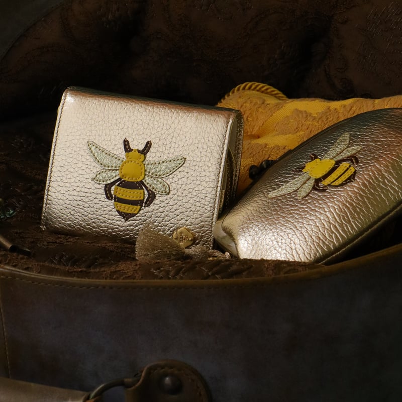 蜂 / 2つ折りミニウォレット/ゴールド ｜アップリケ財布 FIORAIA