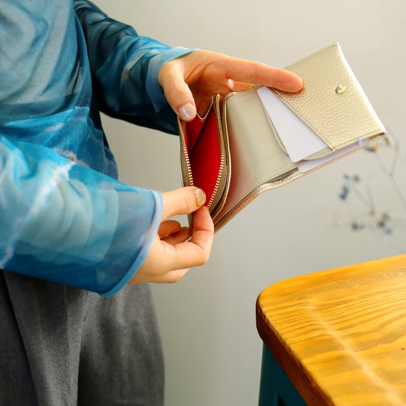 蜂 / 2つ折りミニウォレット/ゴールド ｜アップリケ財布 FIORAIA