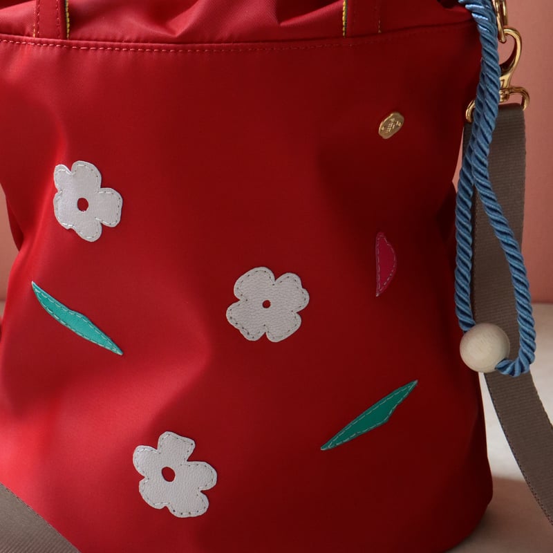 美品　25SS noirkeininomiya 赤　花　ショルダーバッグ 美品 25SS noirkeininomiya 赤 花 ショルダーバッグ noir kei ninomiya