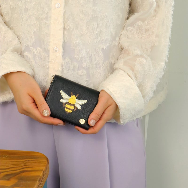 蜂 / 2つ折りミニウォレット/ 各色 ｜アップリケ財布 FIORAIA