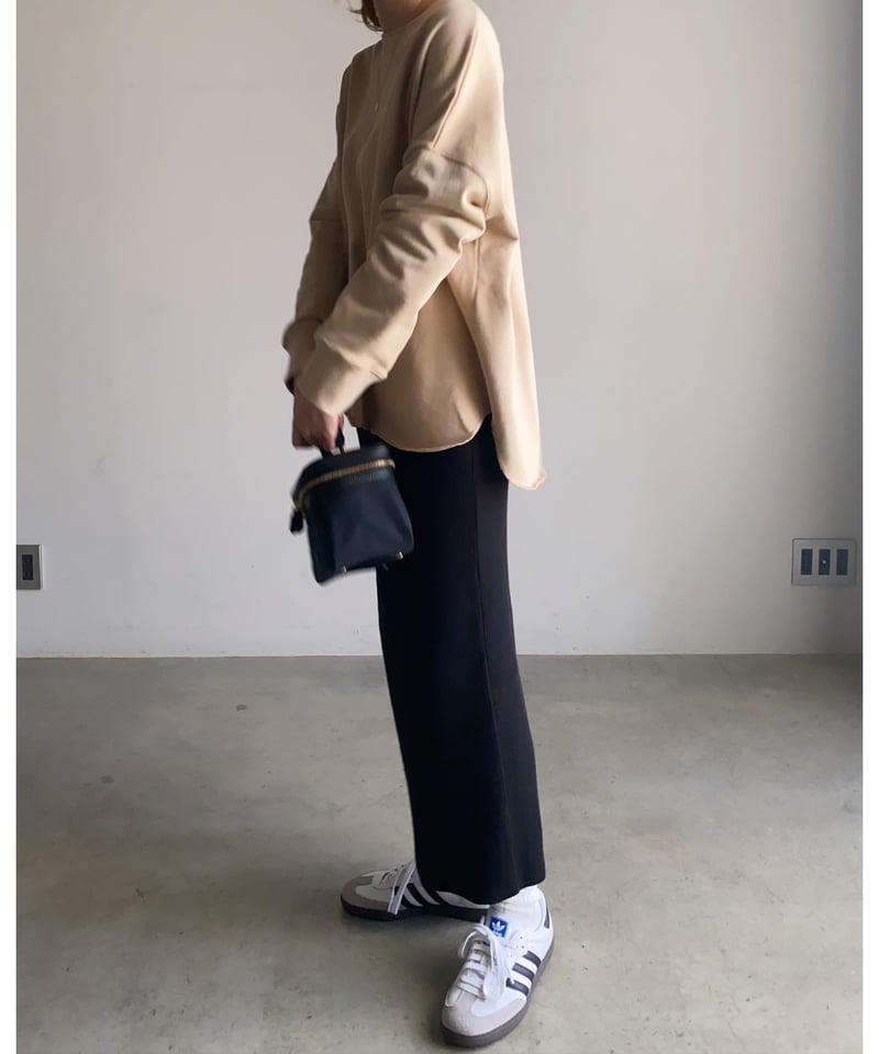 round cut sweat pullover | s t k .